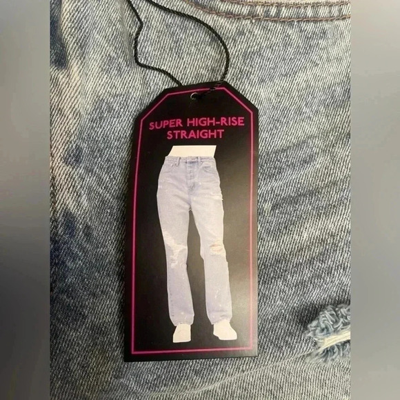 No Bounderies Super High Rise Straight Relaxed Distressed Button Fly Mom Jeans - Picture 5 of 13